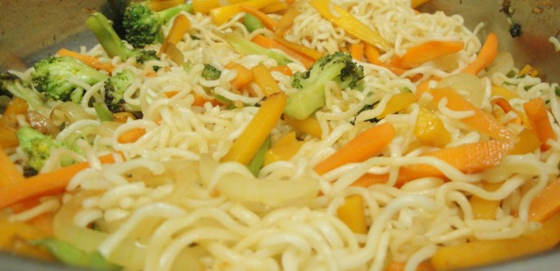 Vegetarian noodle stir-fry