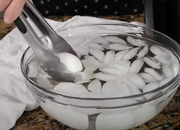 Picture showing an ice bath used when making perfect hard boiled eggs.