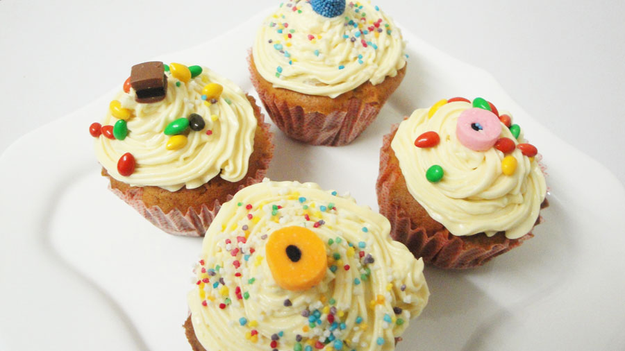 Caramel and Apple Cup cakes (with a hint of Pineapple)