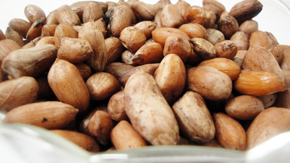 Boiled shelled peanuts