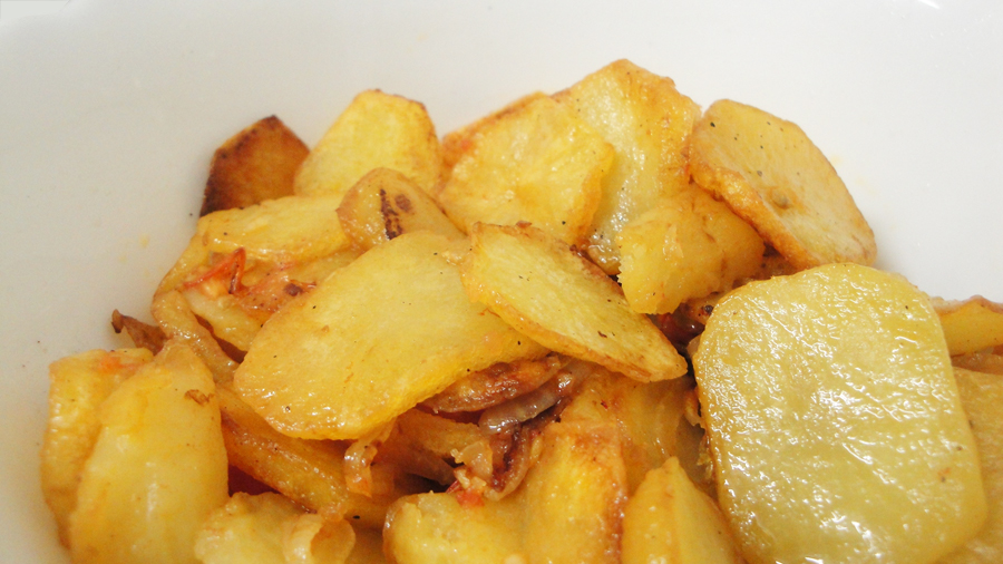 Fried Potato rings (with onion and tomato)