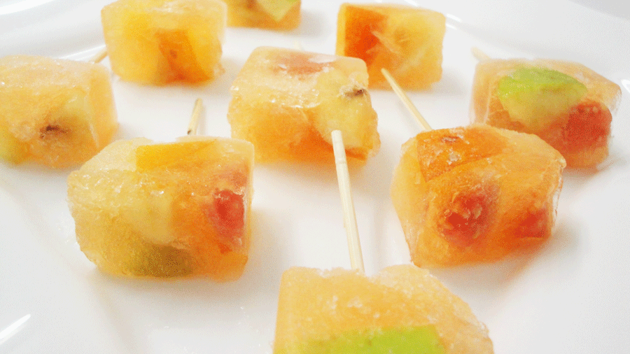 Frozen fruity jelly-pops
