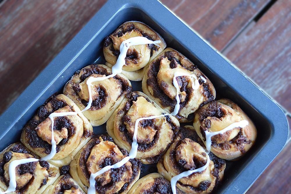 Cinnamon-and-Raisin-Rolls_zimbokitchen